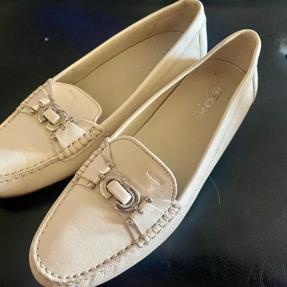 GEOX IVORY LOAFERS. Never worn - Picture 6 of 13